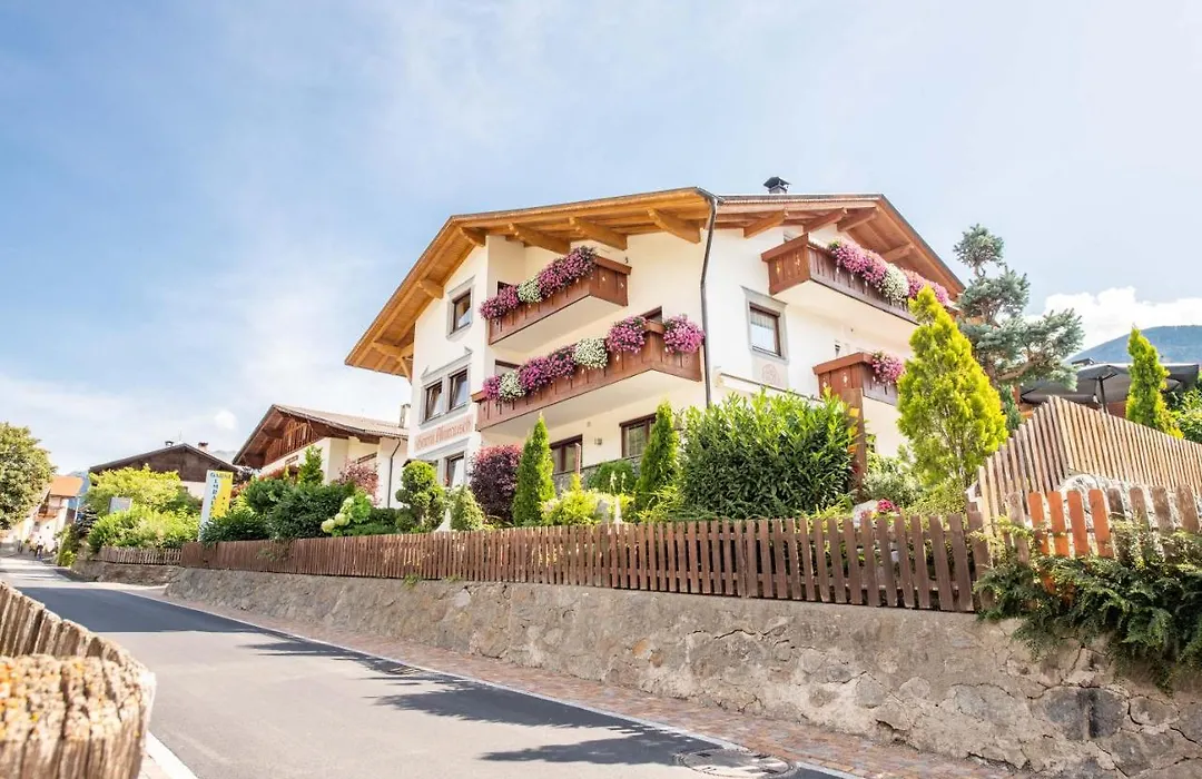 Garni Appartements Almrausch-1